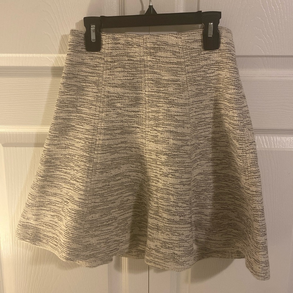 Ann Taylor Loft gray and white tweed material skater skirt